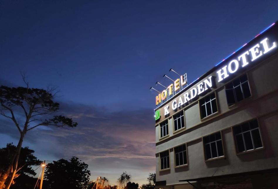 K Garden Hotel Parit Buntar Kültér fotó
